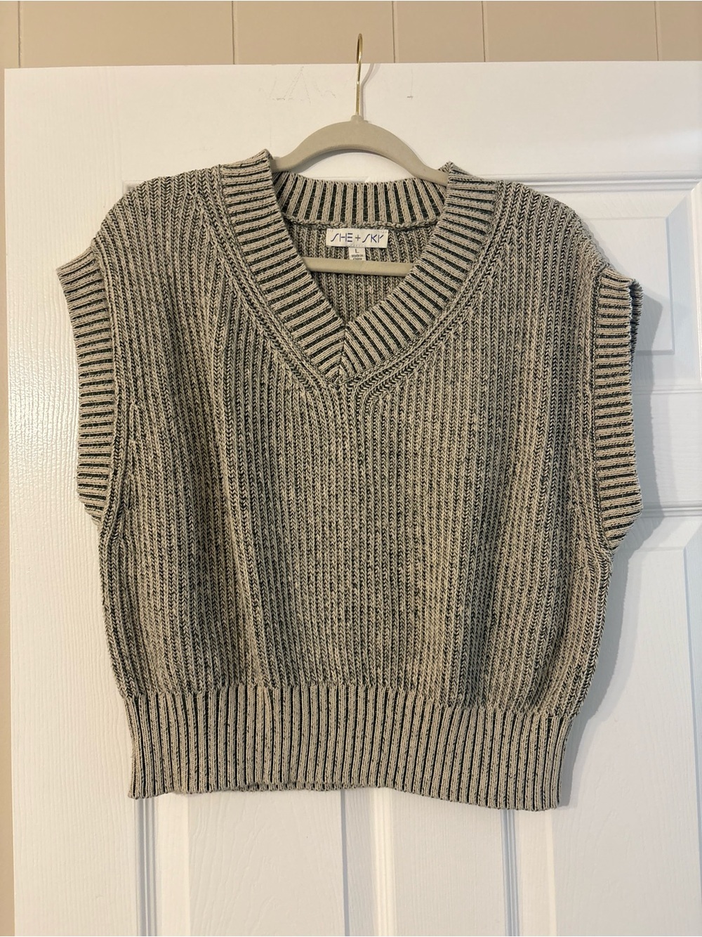 She + Sky Two-Tone Gray Ribbed V-Neck Sweater Vest